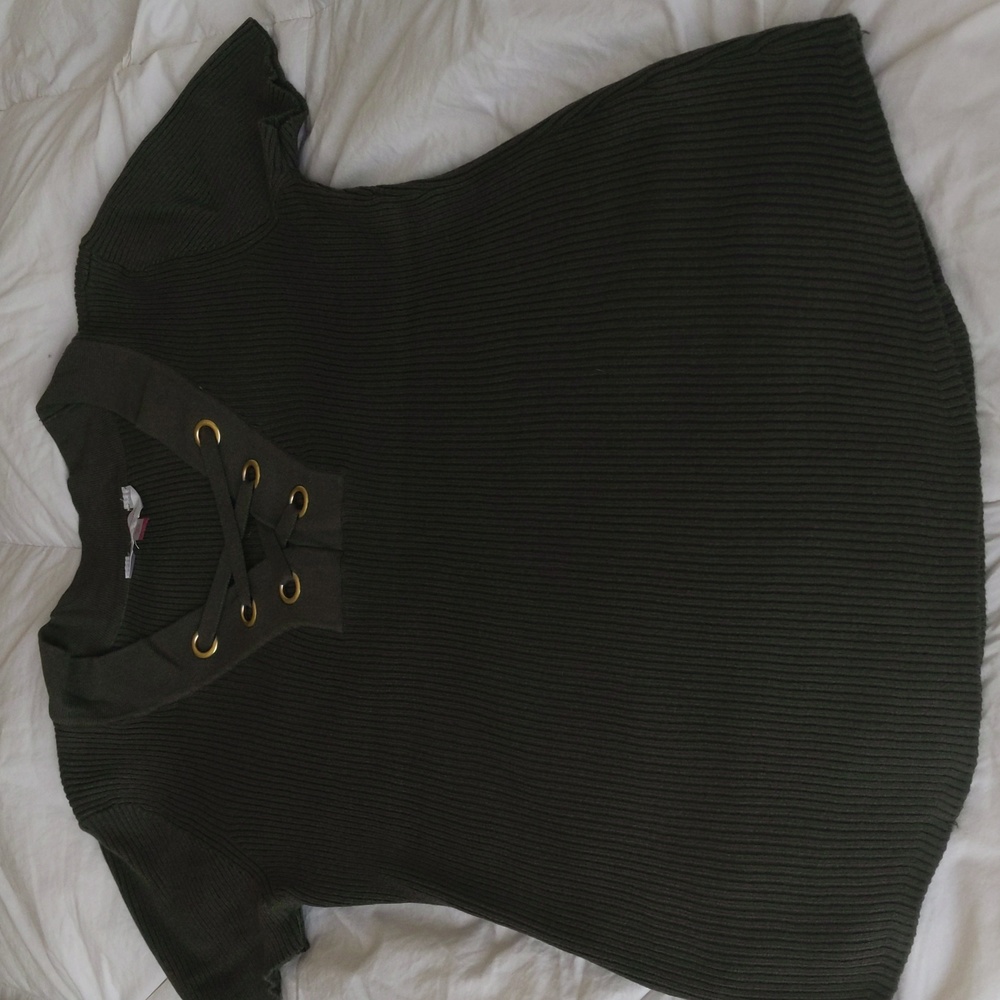 Woman's olive green ribbed shirt